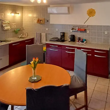 Joli アパート ヴィルヌーヴ・シュル・ロット